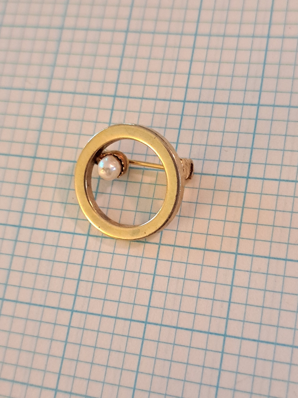 Gold Circle Tiny Pearl Accent Brooch Pin- Vintage Women's Jewelry